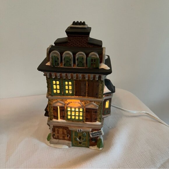 Dept56 Heritage Village Collection The Flat of Ebenezer Scrooge 1989 - Picture 9 of 9